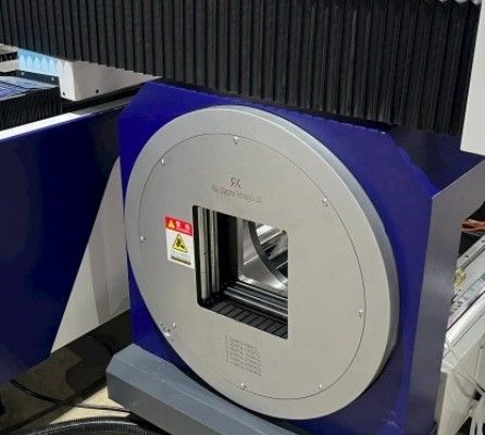 Raytools Laser Head 0.05mm Positioning Accuracy Metal Shuttle Platform Fiber Laser Cutting Machine for Sheet Tube Metal